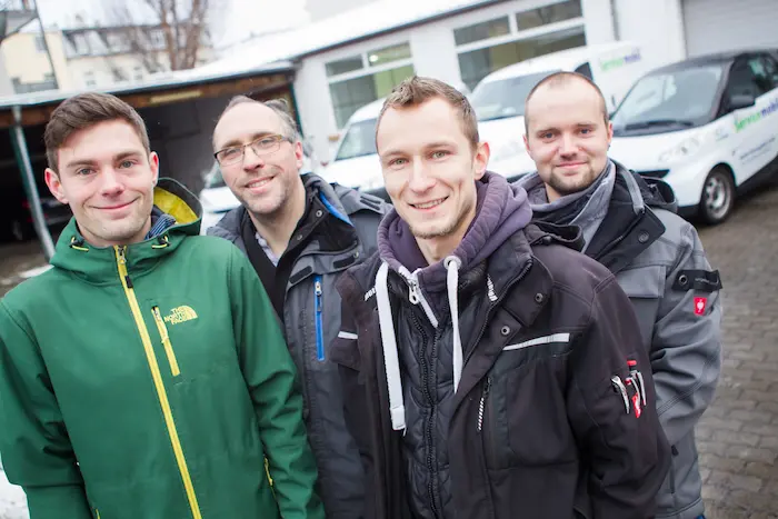 Echipa Famish Fresh în atelierul de curățare chimică interior auto